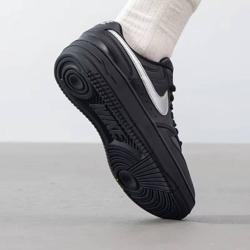 Heiße 2026 Nike Damen Gamma Fo – Street Fashion Nike Bewertung und Preis
