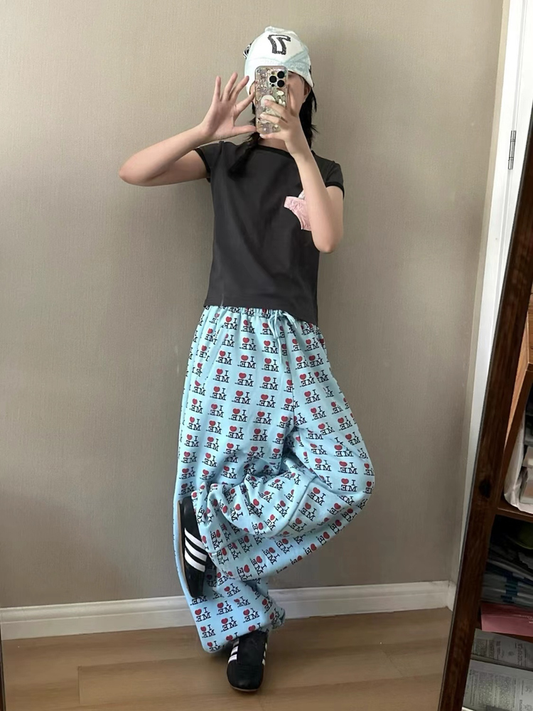 London Gen Z Girl Subkultur Y2 – Street Fashion In London Bewertung und Preis