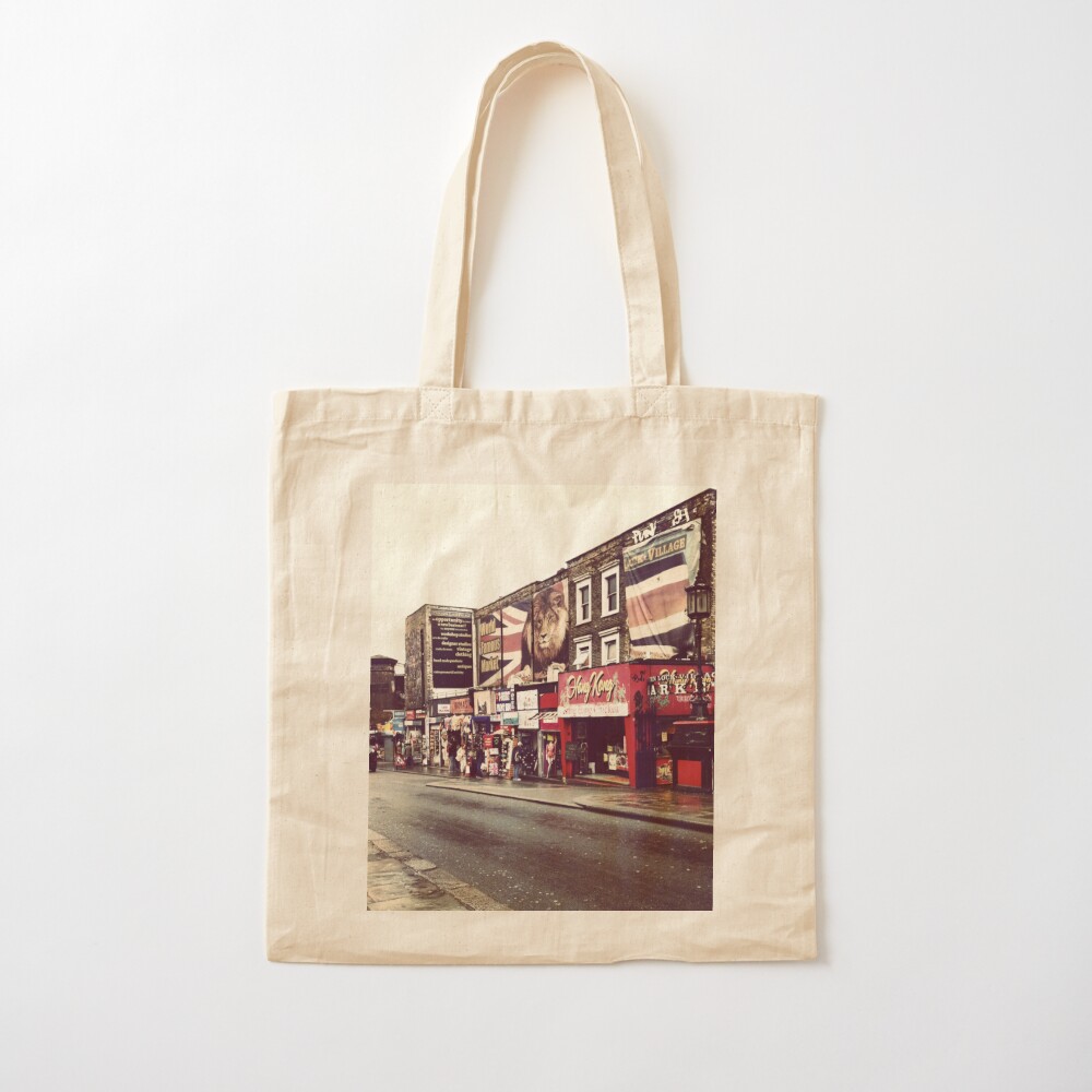 Markt in Camden Town, London.  – Street Fashion In London Bewertung und Preis