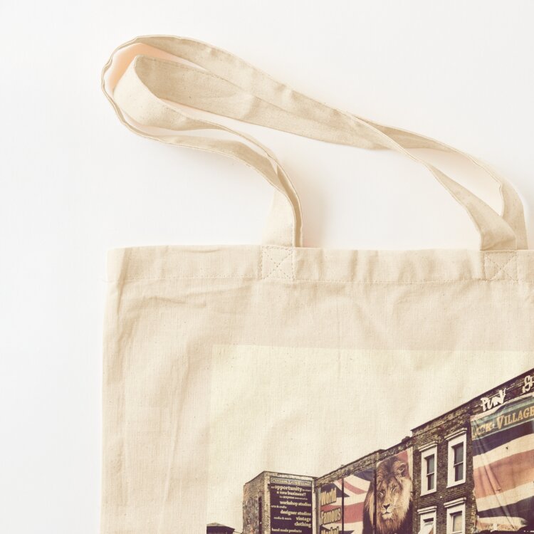 Markt in Camden Town, London.  – Street Fashion In London Bewertung und Preis
